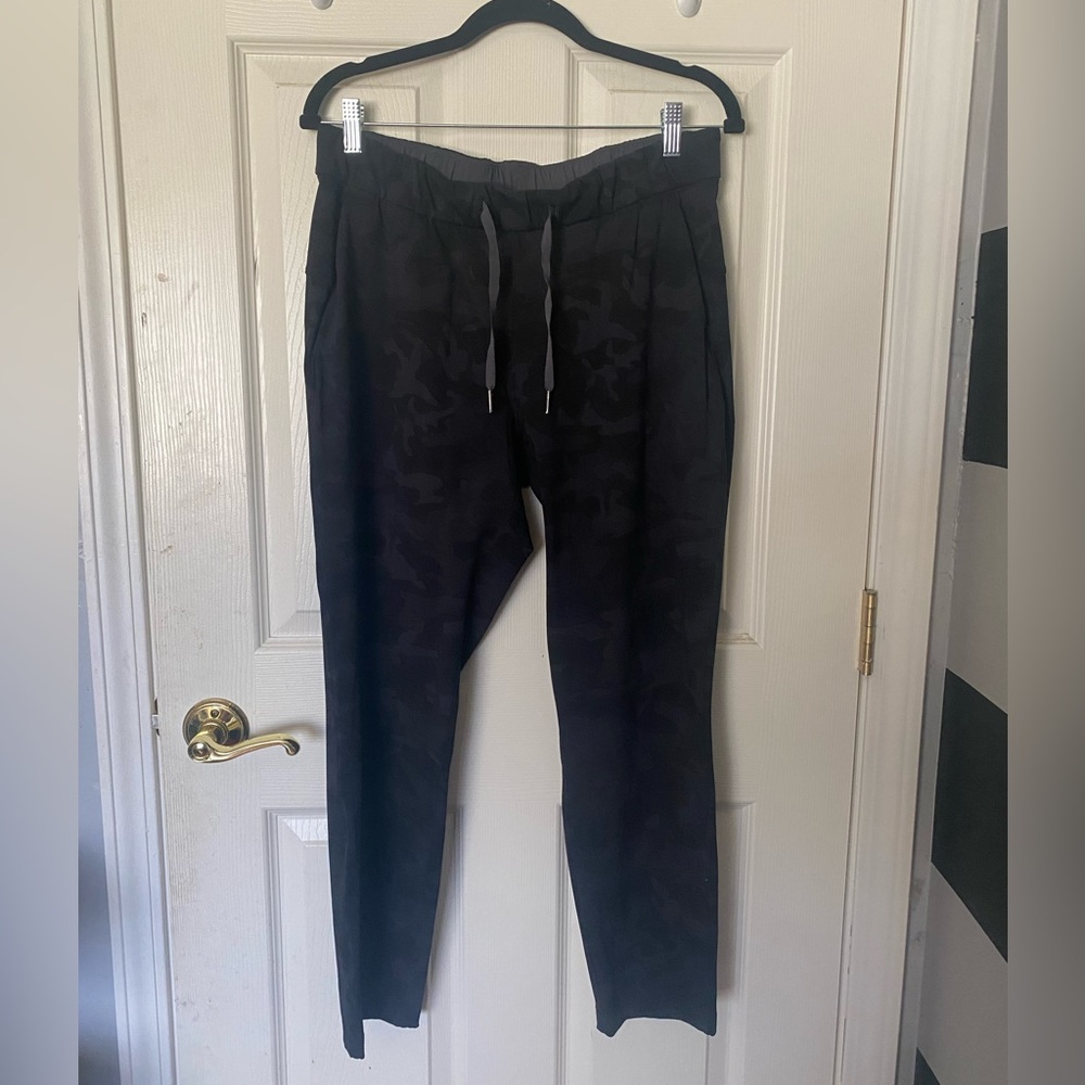 Lululemon camo joggers